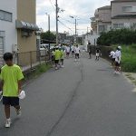 校区内をゴミ拾い
